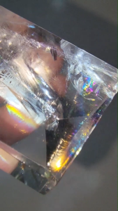 (SG Seller Ready Stocks) Natural High Grade Brazil High Clarity White Quartz Free Form Ornament with Rainbow Burst 天然高级巴西高透白水晶 爆彩虹随形摆件