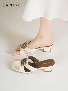 Daphne | Stylish French Style Summer Outdoor Women Sandals Vintage Camellia Coarse Heel Design