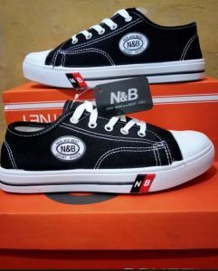 sepatu N.B sekolah/sepatu pabrik kuat terjamin
