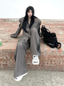 ชุดกีฬาสไตล์อเมริกันสำหรับผู้หญิง ชุดกางเกงขายาวทรงหลวม 2 ชิ้น ดีไซน์ย้อนยุค ทรงหลวม แฟชั่นฤดูใบไม้ร่วง 2025