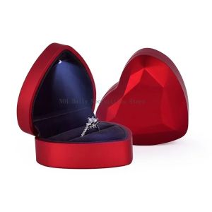 Creative Heart-Shaped LED Light Jewelry Box High-End Proposal Confession Ring Storage Case with Pendant for Special Occasions