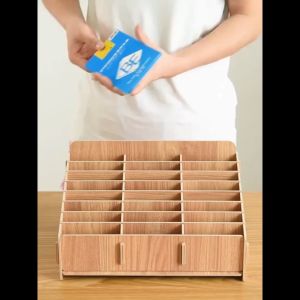 KAPEKANZ กล่องเก็บโทรศัพท์มือถือแบบหลายช่อง เก็บฟิล์มนิรภัยแบบตั้งโต๊ะชั้นวางจัดระเบียบในห้องเรียนสำหรับการประชุมสำนักงานกล่องใส่โทรศัพท์มือถือแบบหลายช่องสำหรับโรงเรียน หรือโทรศัพท์ มี 12-48 ช่อง