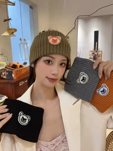 AIDA Knitted Elastic Hairband with Cute Bear Embroidery Ikat Rambut Rajutan Elastik Sulaman Beruang 针织发带 保暖发带 小熊刺绣款