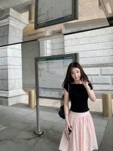 Áo Thun Trơn Đa Năng Ôm Sát Vai Trễ Viền Xoắn