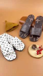 IFTMARK รองเท้าแตะแบบผู้หญิง สีขาวและสีน้ำตาล ลายนูนดีไซน์สวย ทันสมัย ใส่สบาย