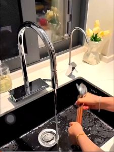 Ống đựng đũa thìa dán tường Gia Dụng cao cấp chất liệu nhựa PP Kích Thước 15cm x 9cm x 32cm