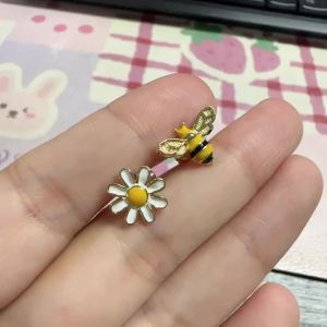 Huitan Unusual Flower and Bee Stud Earrings for Women Cute Yellow Honey-bee Floral Earrings Gift Statement Jewelry Hot