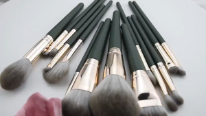Makeup Brushes Set 💄 绿云14支化妆刷套装 Berus Solek Alat Solekan Wanita Eyeshadow Brush Soft Wooden Handle Beginner Set