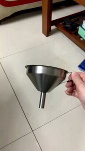 Phễu - Quặng Inox SUS 304 có tay cầm và lưới lọc cao cấp - 4 Size - sử dụng đa năng lâu bền trọn đờii