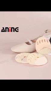 ผู้หญิงหน้าแผ่นรองเท้าแคลลัส อาการปวดเท้า ดูแลแผ่นนิ้ว เท้าปะเก็น