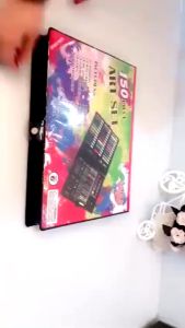 Crayon Pensil Warna Art Set Pensil Warna Crayon (150)\\n\\n Mengenal Crayon Pensil Warna Art Set\\n\\n Apa Itu Crayon Pensil Warna Art Set?\\n\\nCrayon Pensil Warna Art Set adalah alat seni yang terdiri dari 150 pensil warna yang dirancang khusus untuk anak-anak dan pemula dalam dunia seni. Dengan berbagai warna yang tersedia, set ini memungkinkan anak-anak untuk mengeksplorasi kreativitas mereka dan mengembangkan keterampilan seni mereka.\\n\\n Manfaat Menggunakan Crayon Pensil Warna Art Set\\n\\nMenggunakan Crayon Pensil Warna Art Set memiliki banyak manfaat bagi anak-anak. Beberapa di antaranya adalah:\\n\\n- **Mengembangkan keterampilan motorik halus**: Menggambar dengan pensil warna membantu anak-anak mengasah koordinasi tangan dan mata mereka.\\n\\n- **Meningkatkan kreativitas**: Dengan berbagai warna yang tersedia, anak-anak dapat bereksperimen dengan berbagai kombinasi warna dan teknik menggambar.\\n\\n- **Meningkatkan kepercayaan diri**: Menggambar dan melihat hasil kerja mereka sendiri dapat membantu anak-anak merasa lebih percaya diri dalam kemampuan seni mereka.\\n\\n Memilih Pensil Warna Berkualitas Tinggi\\n\\n Bagaimana Menentukan Pensil Warna yang Berkualitas?\\n\\nPenting untuk memilih pensil warna yang berkualitas tinggi agar hasil gambar menjadi maksimal. Beberapa faktor yang perlu dipertimbangkan adalah:\\n\\n- **Kualitas pigmen**: Pensil warna yang berkualitas tinggi biasanya memiliki pigmen yang lebih tajam dan lebih mudah terlihat.\\n\\n- **Kekuatan pensil**: Pensil warna yang kuat dan tahan lama akan lebih awet dan dapat digunakan untuk waktu yang lebih lama.\\n\\n- **Warna yang beragam**: Set pensil warna yang memiliki berbagai warna akan memberikan lebih banyak pilihan untuk bereksperimen dengan kombinasi warna.\\n\\n Cara Menggunakan Pensil Warna untuk Seni\\n\\nUntuk menggunakan pensil warna dalam seni, ikuti langkah-langkah berikut:\\n\\n1. Pilih kertas yang tepat: Kertas yang digunakan harus cukup tebal untuk menahan pensil warna dan tidak mudah sobek.\\n\\n2. Pilih pensil warna yang tepat: Pilih pensil warna yang sesuai dengan gaya gambar Anda dan warna yang ingin Anda capai.\\n\\n3. Mulailah menggambar: Mulailah menggambar dengan gerakan yang halus dan perlahan-lahan, lalu tambahkan detail dan warna sesuai keinginan Anda.\\n\\n Tips dan Trik Menggunakan Crayon Pensil Warna Art Set\\n\\n Langkah-Langkah Menggambar dengan Crayon Pensil Warna Art Set\\n\\nBerikut adalah beberapa langkah yang dapat Anda ikuti untuk menggambar dengan Crayon Pensil Warna Art Set:\\n\\n1. Pilih subjek gambar Anda: Pilih subjek yang ingin Anda gambarkan, seperti pemandangan, hewan, atau objek lainnya.\\n\\n2. Buat sketsa dasar: Buat sketsa dasar dengan pensil hitam atau pensil biasa sebelum mulai menggambar dengan pensil warna.\\n\\n3. Mulailah menggambar: Mulailah menggambar dengan pensil warna, mulai dari area yang paling gelap dan tambahkan detail dan warna sesuai keinginan Anda.\\n\\n Cara Merawat Pensil Warna untuk Seni\\n\\nUntuk menjaga pensil warna Anda tetap dalam kondisi baik, ikuti tips berikut:\\n\\n- Simpan pensil warna di tempat yang kering dan aman.\\n\\n- Hindari menekan pensil warna terlalu keras saat digunakan.\\n\\n- Bersihkan pensil warna secara rutin dengan kain lembut.\\n\\n Kesimpulan\\n\\nCrayon Pensil Warna Art Set adalah alat seni yang sempurna untuk anak-anak dan pemula dalam dunia seni. Dengan berbagai warna yang tersedia, set ini memungkinkan anak-anak untuk mengeksplorasi kreativitas mereka dan mengembangkan keterampilan seni mereka. Jadi, jangan ragu untuk mencoba Crayon Pensil Warna Art Set dan mulai menggambar sekarang!\n}