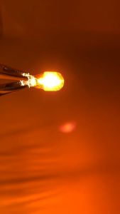 หลอดไฟหรี่ หลอดไฟเลี้ยว T13 12V 10W มี 2 สีให้เลือก สีขาว กับ สีส้ม