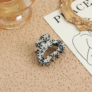 New Women Hair Claw Small 4.5cm Acetate Hair Clips Elegant Colorful Hollow Out Claw Clip Girls Hair Accessories Hairclip