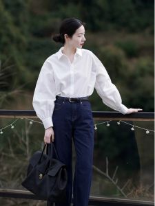 เสื้อเชิ้ตผู้หญิงสีขาว ทรงตรง แขนยาว ปกโปโล สไตล์เรียบง่าย สง่างาม สำหรับใส่ไปทำงานในฤดูใบไม้ผลิและฤดูใบไม้ร่วง