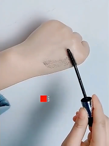 พร้อมส่ง มาสคาร่าสีดำ BOB ช่วยให้ขนตาดูงอนเด้งมากขึ้น สีแน่น คมชัด BOB-043013W