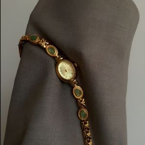 Elegant Compact Womens Watch 2025 New Style Minimalist Aesthetic High-End Feelings for Office Ladies Steel Band Jewelry Buckle