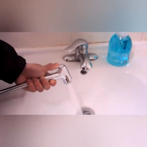 Bộ vòi xịt vệ sinh Inox xi cao cấp Vòi xịt bồn cầu inox lực nước mạnh kèm đủ bộ dây 1m2 và đế cài