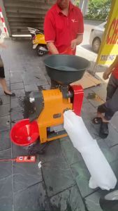 Máy xát gạo vỡ hạt mini Vinmax YL40