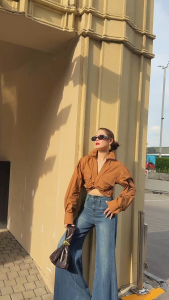 🔖Mirrorsister 51001.3 เสื้อเชิ้ตครอปดีไซน์เรียบโก้ ด้านหน้ามีการจับจีบตรงช่วงเอว กระเป๋าหน้า 2 ข้างทรงเหลี่ยม สวมใส่สบาย