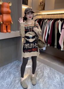 เสื้อยืดคอกลมแขนยาวผ้าฝ้ายทรงหลวมสำหรับผู้หญิง ฤดูใบไม้ร่วง 2023 แฟชั่นสตรีทสไตล์อเมริกัน ลายการ์ตูนอวกาศ