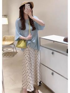 YUEZHONGWEI | เสื้อยืดคอกลมแขนสั้นผ้าไหมน้ำแข็งสีฟ้าสำหรับผู้หญิงในช่วงฤดูร้อน ทรงหลวม ทรงหลวม ทรงหลวม ทรงครึ่งแขน เสื้อผ้าทำงานสไตล์เกาหลี