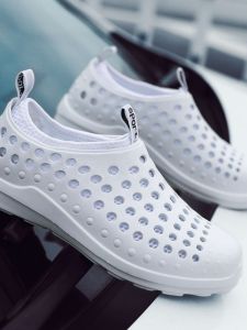 2024 Summer New Arrival K-style Men Hole Shoes Soft Bottom Light Casual Shoes Non Slip Wear-Resistant Beach Shoes Fashionable Sandals