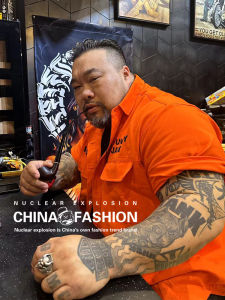 ชุดนักโทษสไตล์อเมริกันสีส้มรุ่นที่สองแบรนด์แฟชั่นระเบิดนิวเคลียร์เสื้อเชิ้ตผ้าฝ้ายแท้ชุดทำงานไซส์ใหญ่ทรงหลวมลำลองเสื้อเชิ้ตแขนสั้น