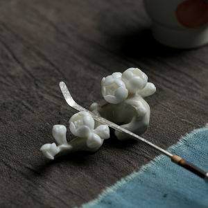 Grass and Wood Gray Hand-Pinching Plum Pen Shelf Creative Flower Handmade Tea Ornaments Decoration Tea Ceremony Utensils Writing Brush Shelf Pen Stand