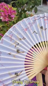 Quạt Cầm Tay Cổ Trang Trung Quốc Bằng Vải Lụa Thân Tre Xếp Xòe Tròn Dùng Làm Trang Trí