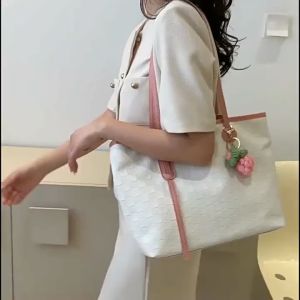 Korean Large Capacity Handheld Bag Womens Shoulder Bag Personalized Trend Popular Commuter Tote Bag