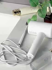 Wall Mounted Hair Dryer Holder No Drill Bathroom Organizer with Three Toothbrush Slots Strong Storage Shelf Home 욕실 수납 선반