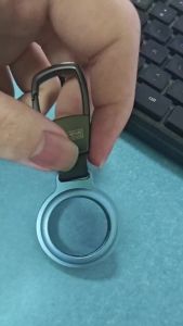 Vỏ Bảo Vệ AirTag Bằng Kim Loại Kèm Móc Khóa Chống Sốc Chống Xước Có Nam Châm Dành Cho Phụ Kiện Thông Minh iOS