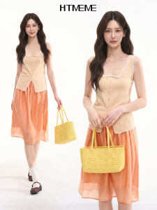 HTMEME | Roma Holidays Lace Trimmed Knit Vest Slim Fitting Flap Hem