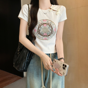 Shalldoer | เสื้อยืดแขนสั้นผู้หญิงสไตล์จีนใหม่ปักลายหนัก ทรงเข้ารูป แฟชั่นฤดูร้อน เสื้อผ้าทำงานสไตล์เกาหลี แขนสั้น ปกตัว