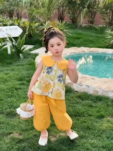 🌸 2025 ซัมเมอร์ ชุดลายดอกเด็กผู้หญิง เสื้อคอพลีทแขนกุด + กางเกงขายาว 2 ชิ้น น่ารัก พร้อมส่ง! 🎀