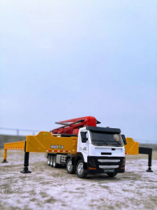 Huina | Metal 1:50 Scale Concrete Truck Model