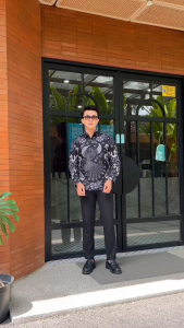 Batik Sang Bintang Motif Pringgondani Baju Batik Pria Lengan Panjang Bahan Katun Slimfit Warna Hitam Abu