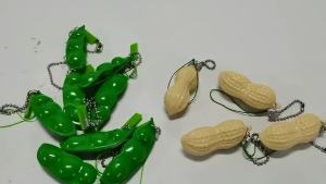 Hot Selling New Edamame Pea Key Chain - Relieve Stress Boredom Versatile Stress Reliever Toys Surprise For Kids Adults