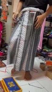 Kain Panjang Batik Wanita Cap Cent - 3pcs (Hitam Putih)