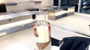 750ml Elegant Transparent Straw Glass Bottle With 2 Lids Cover Portable Aesthetic Water Handy Cup