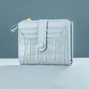 Dompet Lipat Wanita Silvania Croco Leather dengan 8 Slot Kartu dan 1 Ruang Besar