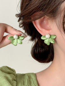 Elegant Fresh Green Flower Pearl Earrings Silver