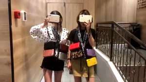 [พร้อมส่งในไทย]  กระเป๋าสะพายข้างทรงกล่อง สีเรียบ แฟชั่น กระเป๋าเดินทางมินิ กระเป๋าสะพายขนาดเล็กสำหรับสุภาพสตรี