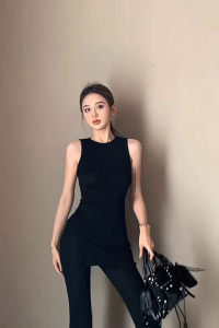 เสื้อครอปแขนกุด ทรงยาว คอกลม สีพื้น จับจีบสม็อคยางยืดข้างขวา ผ่าข้างชายเสื้อ + กางเกงเอวยางยืดขาม้า ผ้าโพลิเอสเตอร์ ชุดเซ็ต2ชิ้น #2109