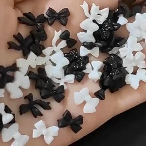 เรซิ่น โบว์ติดเล็บ คละทรง ขาว/ดำ แพ็ค 50ชิ้น พร้อมส่ง