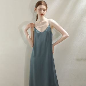 Miccbeirn | ชุดเดรสยาวผ้าไหมมัลเบอร์รี่สีพื้นหรูหรา เดรสยาวสายเดี่ยวสไตล์สาวนุ่มนวล ฤดูร้อน 2023 แขนกุด กระโปรงทรงเอ