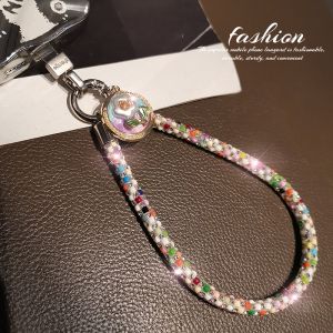 สร้อยข้อมือโทรศัพท์มือถือสั้นประดับเพชรสไตล์แฟชั่น โซ่ห้อยโทรศัพท์แบบย้ายได้ โซ่สะพายไหล่แบบเคลื่อนที่สำหรับการเดินทางและท่องเที่ยวในช่วงฤดูร้อน