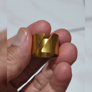 Girlie ACC - Cincin Wanita Bahan Titanium Steel Model Geometris Emas – Fashion Minimalis Elegan
