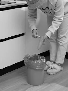 ถังขยะถังขยะ ถังขยะแขวนประตูครัว ถังขยะติดผนัง มีฝา ไม่มีฝา ชุดว่าง 24 ชุด สำหรับ OnlineStore-e