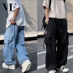 VFASION กางเกงคาร์โก้ผู้ชาย กางเกงลำลอง ทรงหลวม ขากว้าง และเอวสูง กระชับสัดส่วนแบบผูกเชือก แห้งเร็วและระบายอากาศได้ดี 4 สี